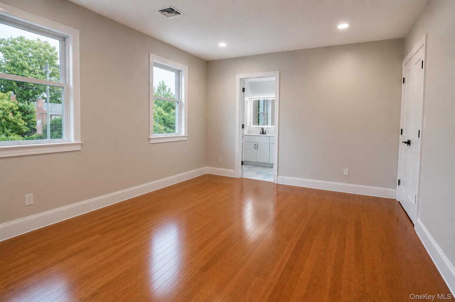 82 Vernon Avenue thumbnail 15