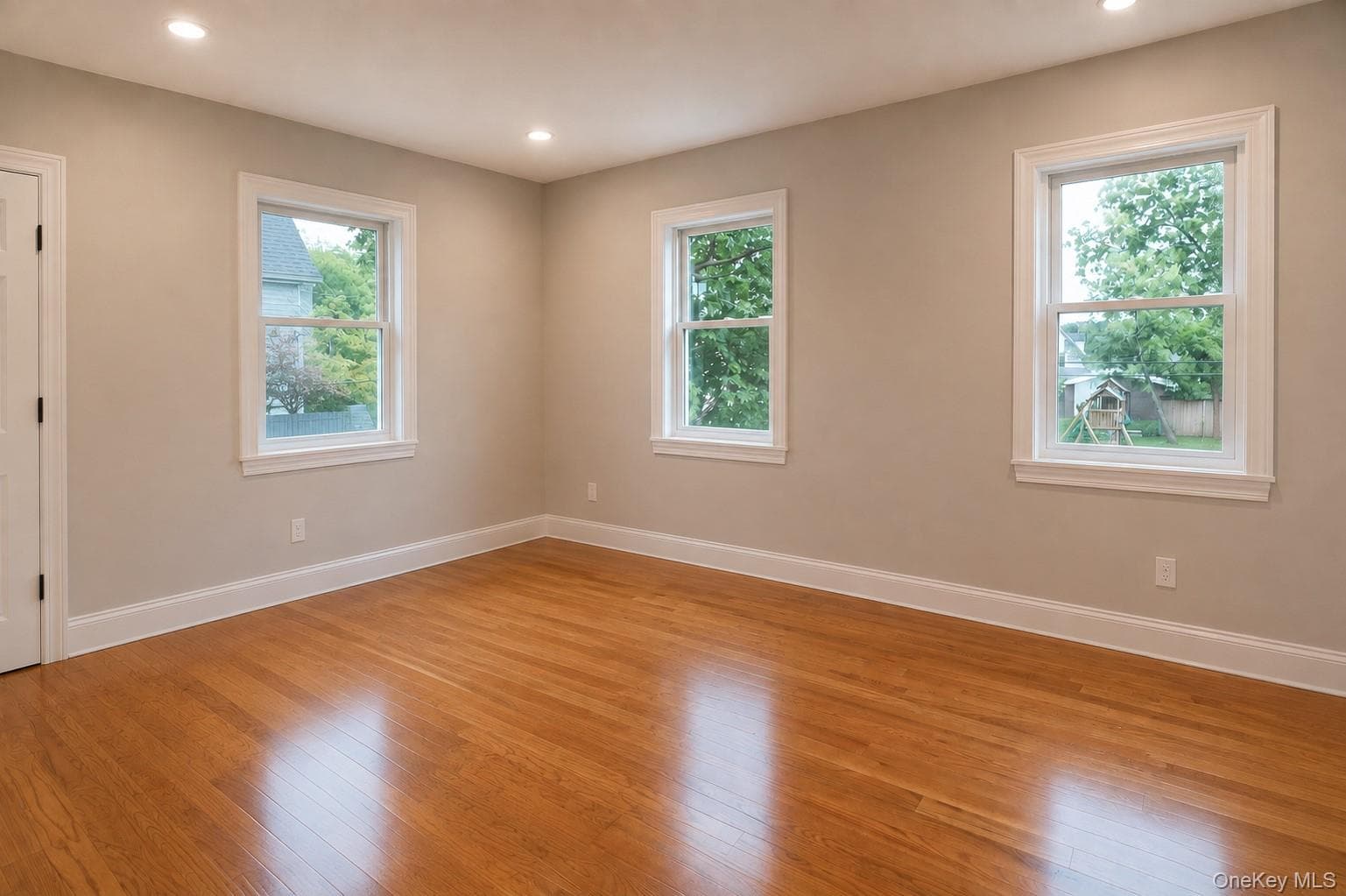 82 Vernon Avenue thumbnail 23