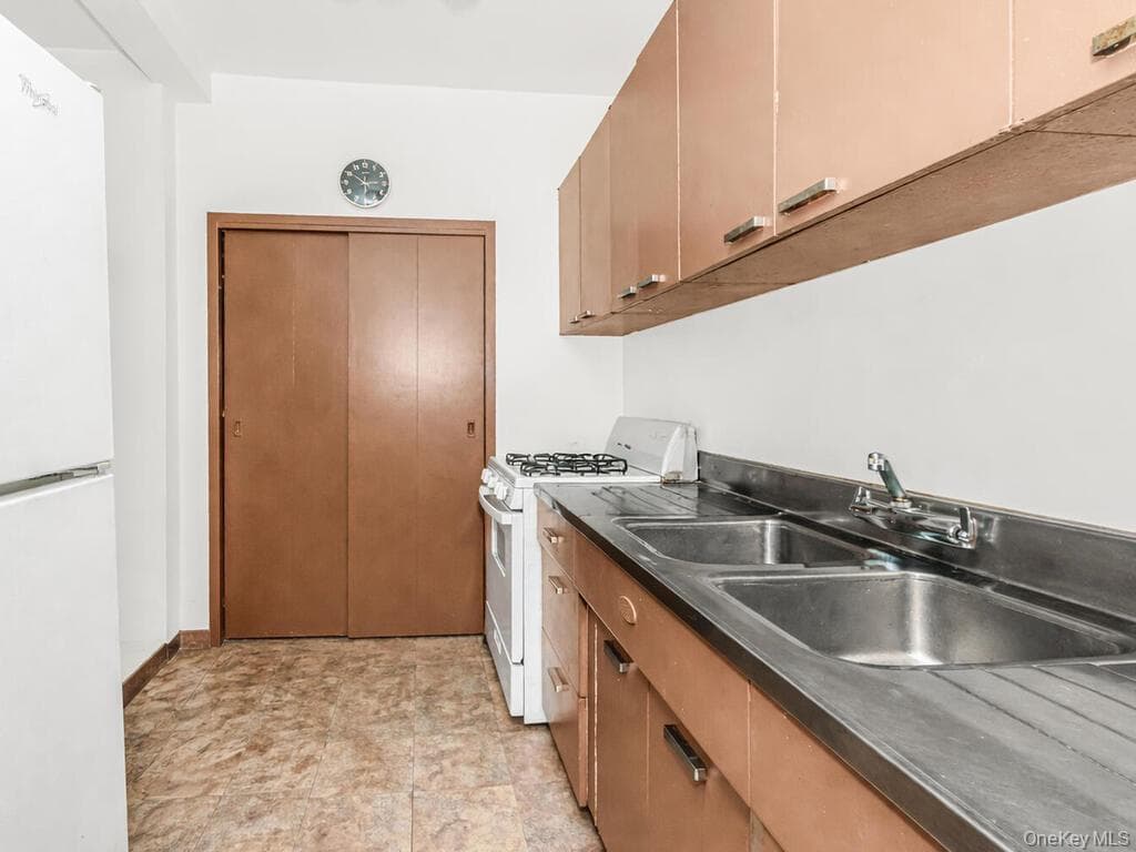 4 Fordham Hill Oval Unit: 1A thumbnail 9