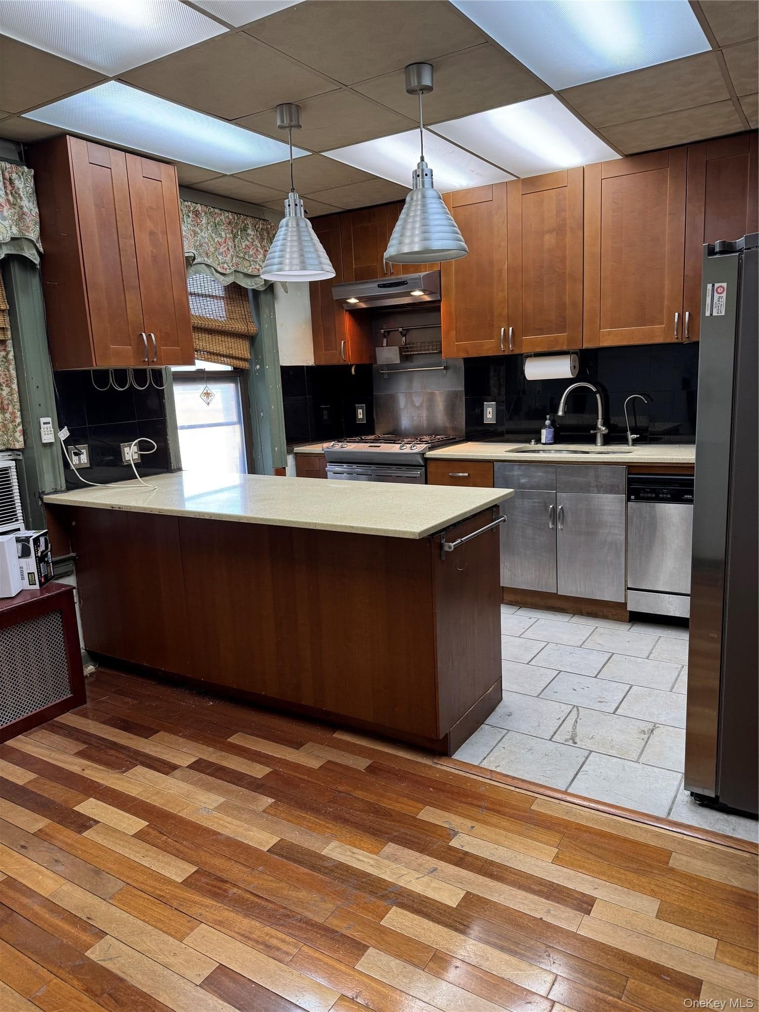 2922 Barnes Avenue AVE Unit: 5F thumbnail 2