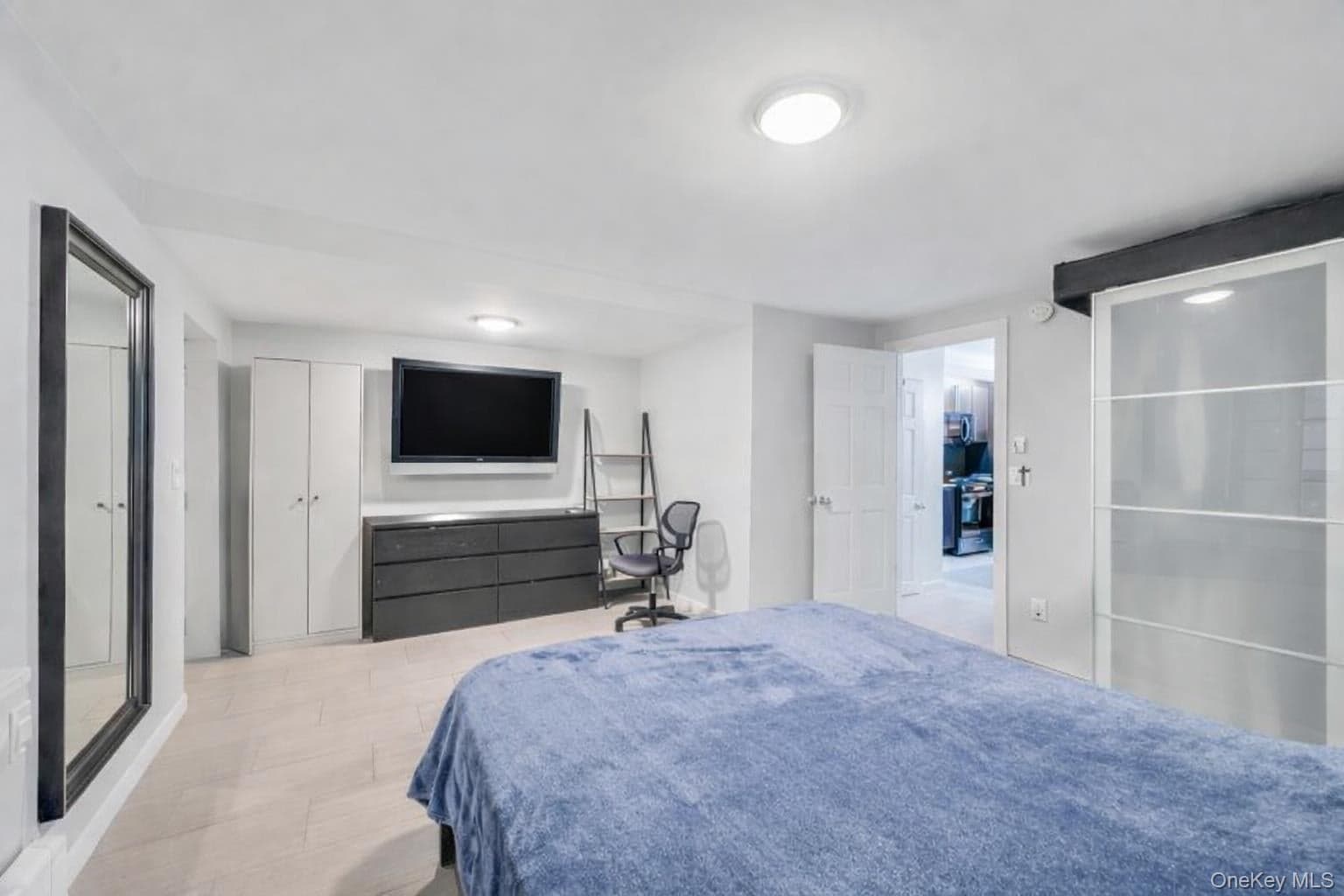 2033 E 68th Street thumbnail 20