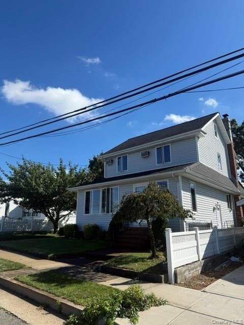 104 W Lincoln Avenue, Valley Stream
