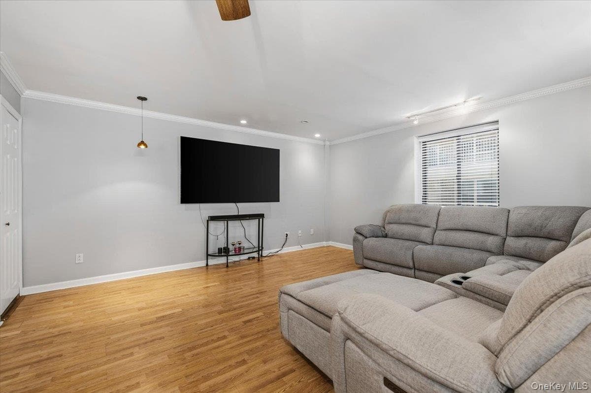 425 Shore Road Unit: 2D thumbnail 4