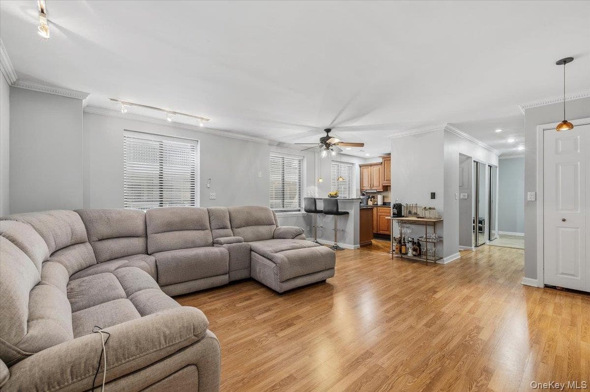 425 Shore Road Unit: 2D thumbnail 2