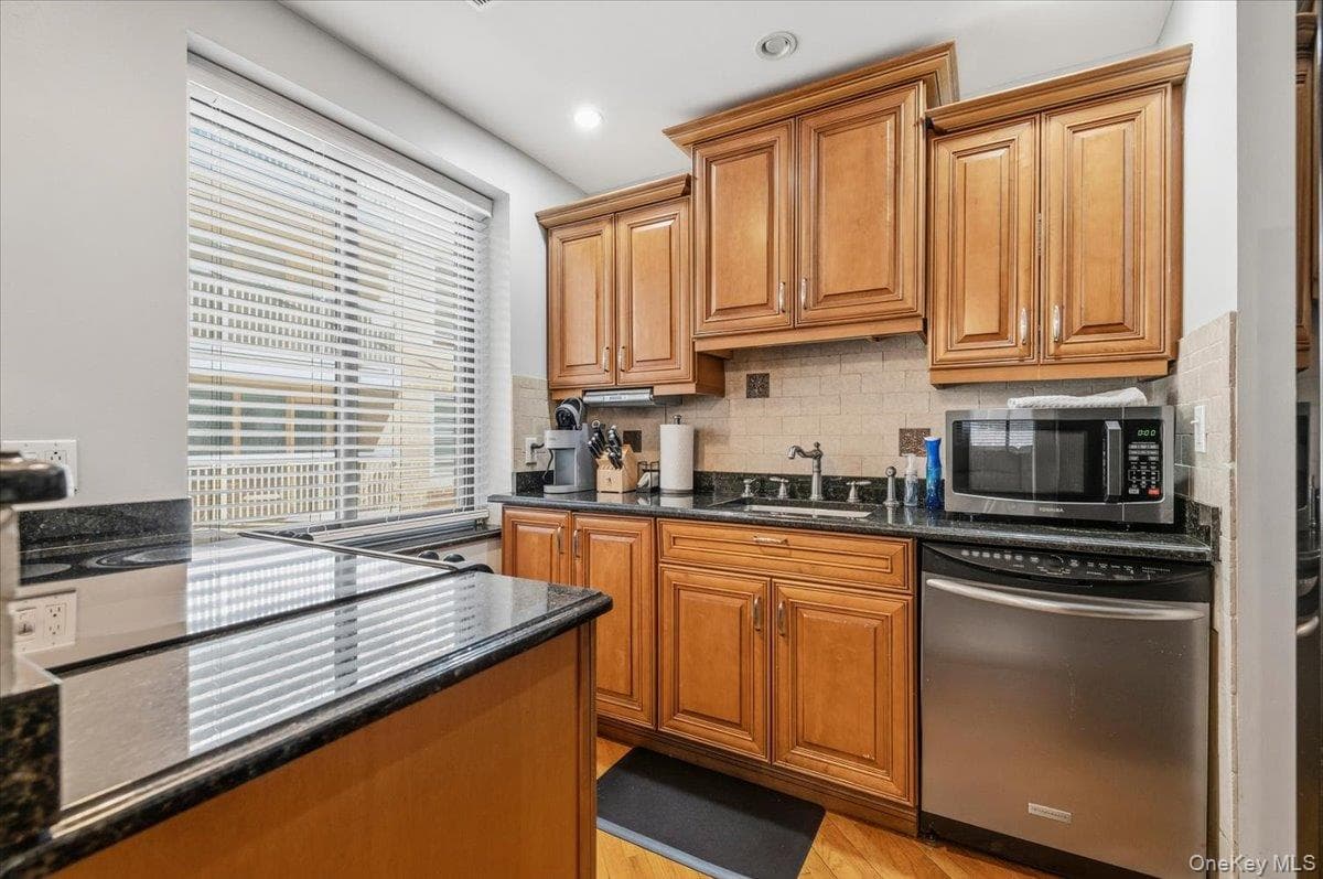 425 Shore Road Unit: 2D thumbnail 8