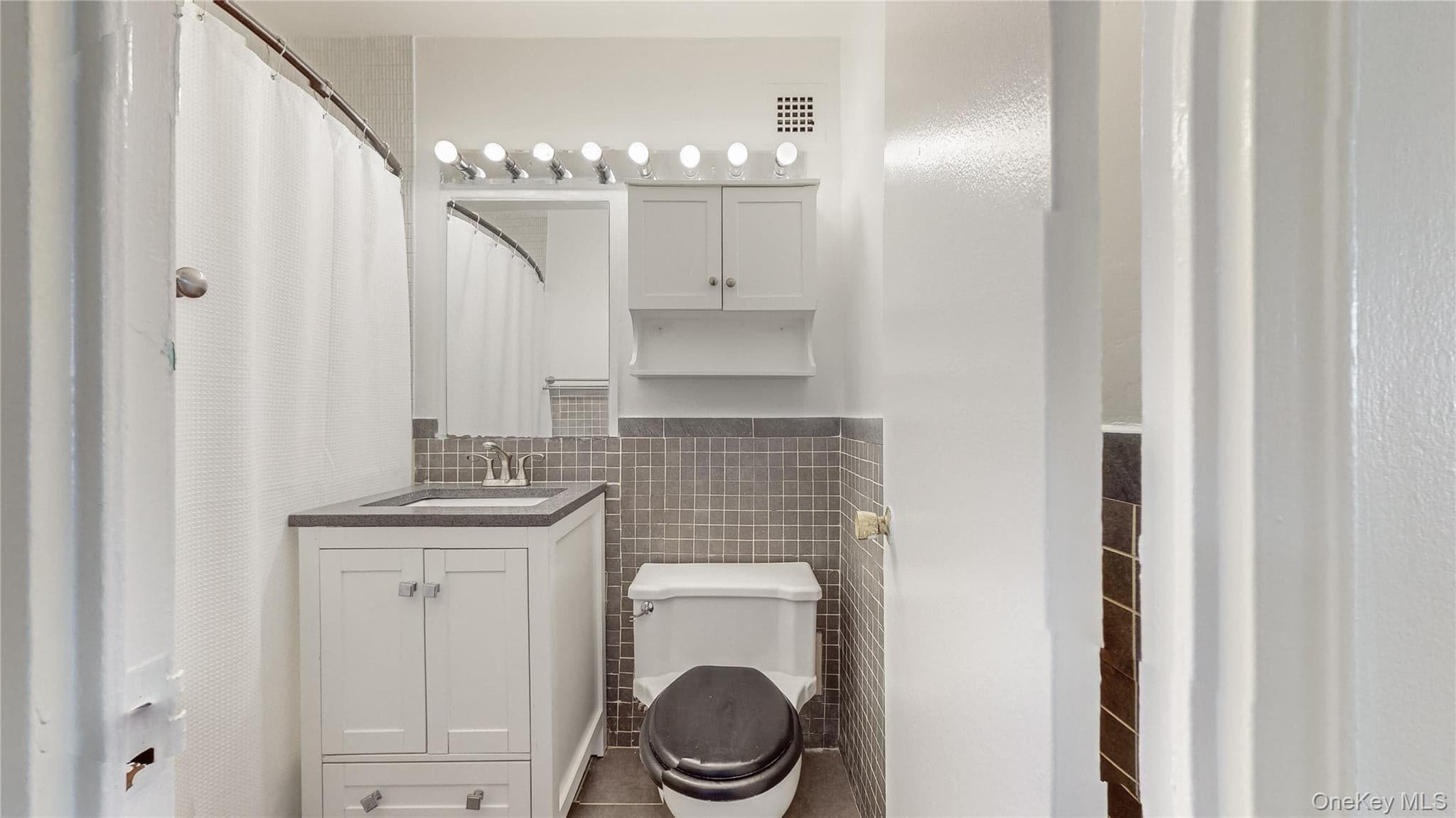 6120 Grand Central Parkway Pkwy Unit: A704 thumbnail 10