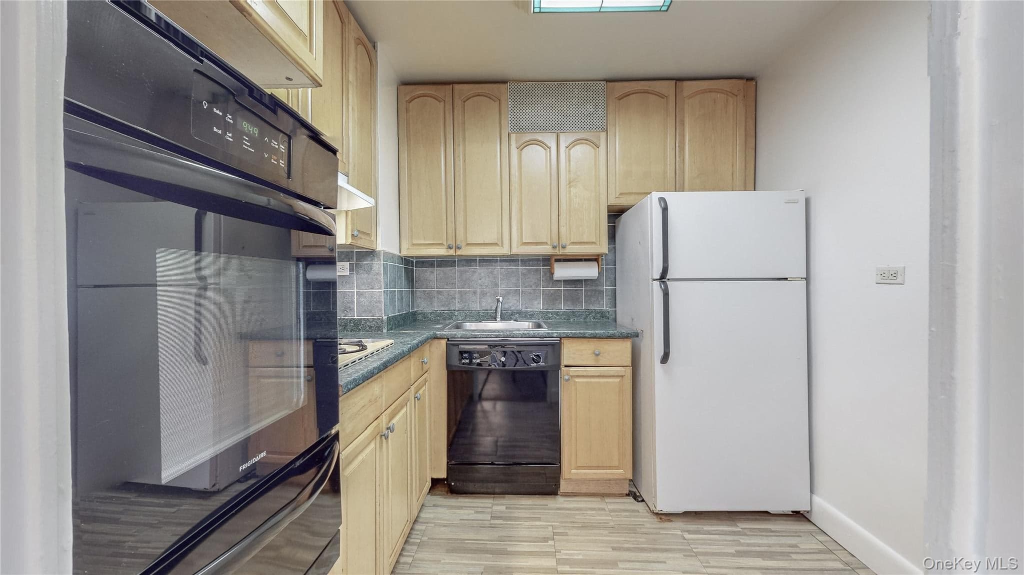 6120 Grand Central Parkway Pkwy Unit: A704 thumbnail 6