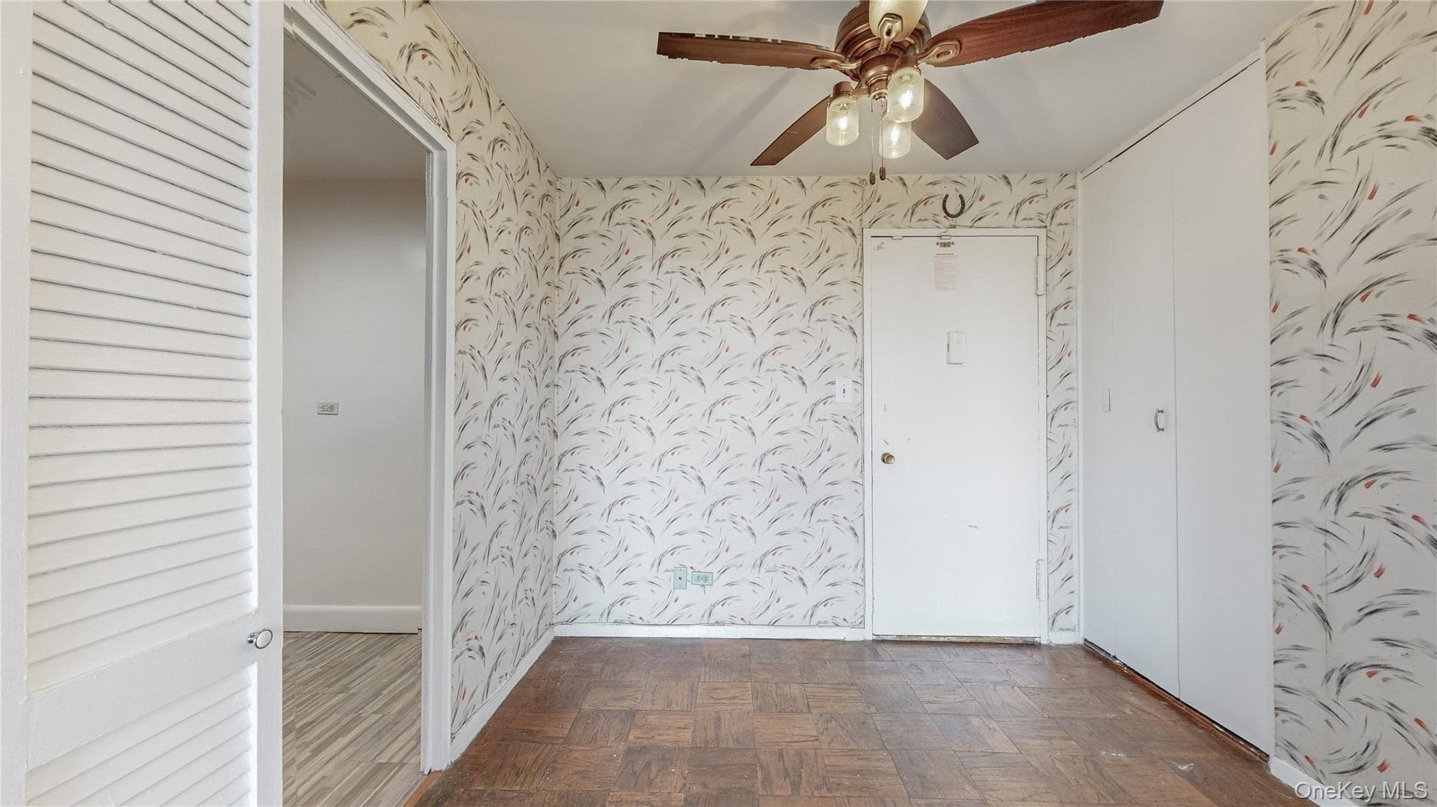 6120 Grand Central Parkway Pkwy Unit: A704 thumbnail 3