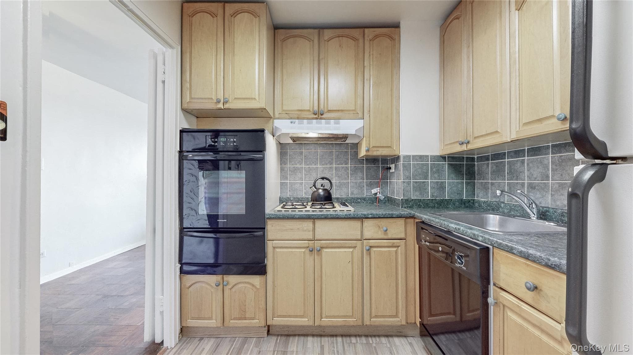 6120 Grand Central Parkway Pkwy Unit: A704 thumbnail 7