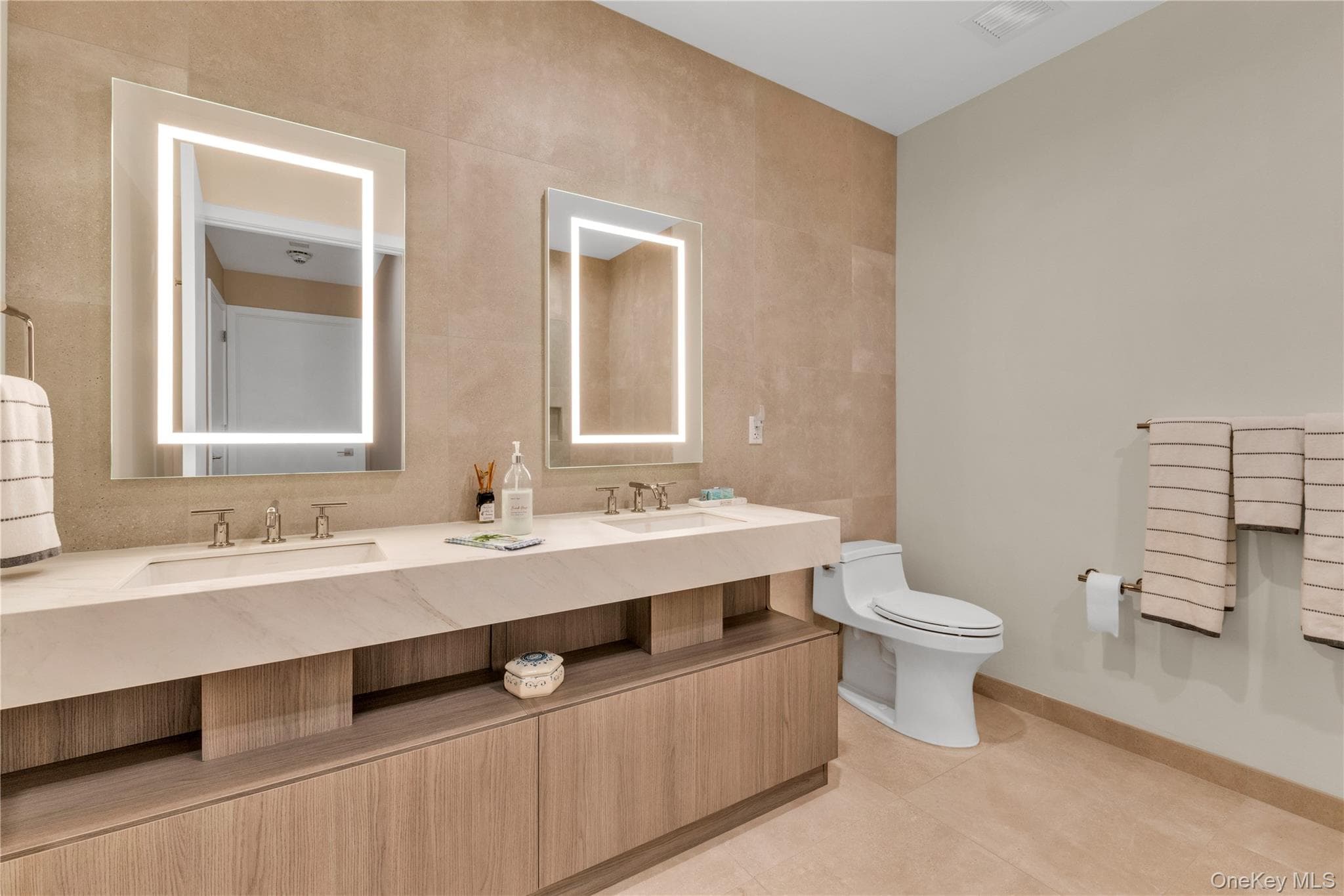 100 Boardwalk Unit: 904A thumbnail 17