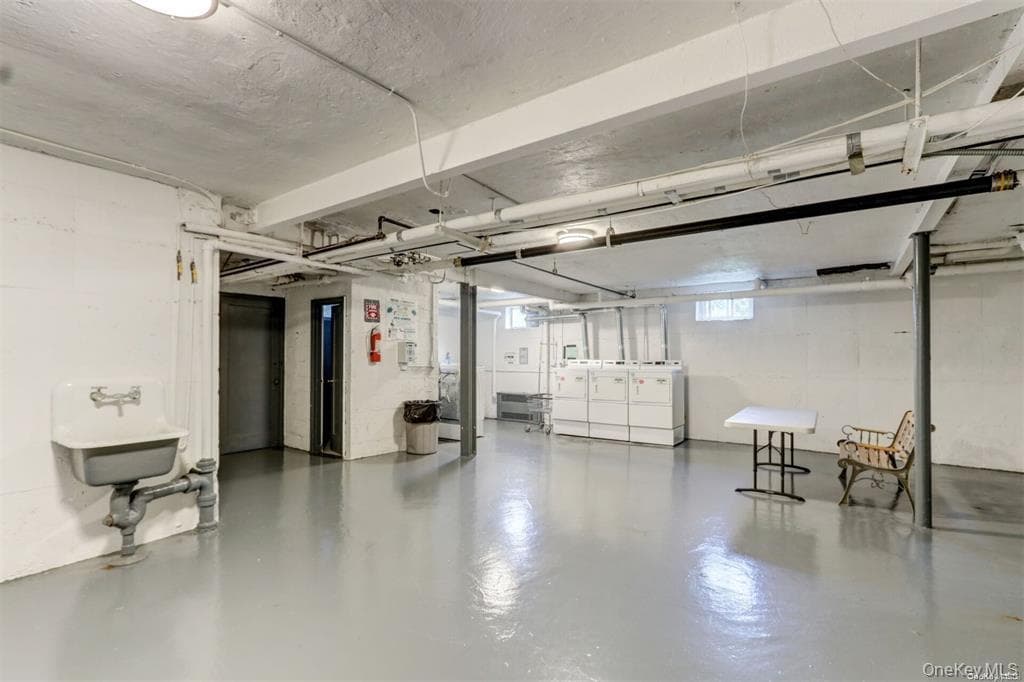 1385 Broadway Unit: A31 thumbnail 13