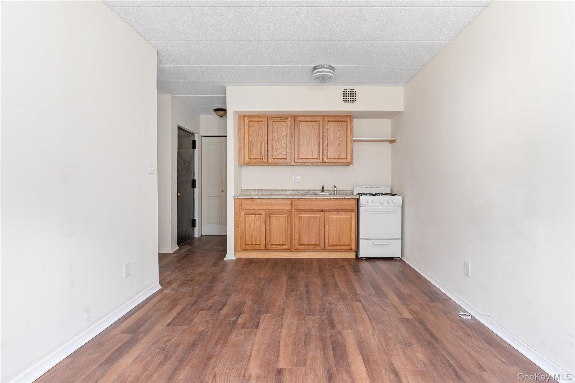 140-12 33rd Avenue Unit: 101 thumbnail 4