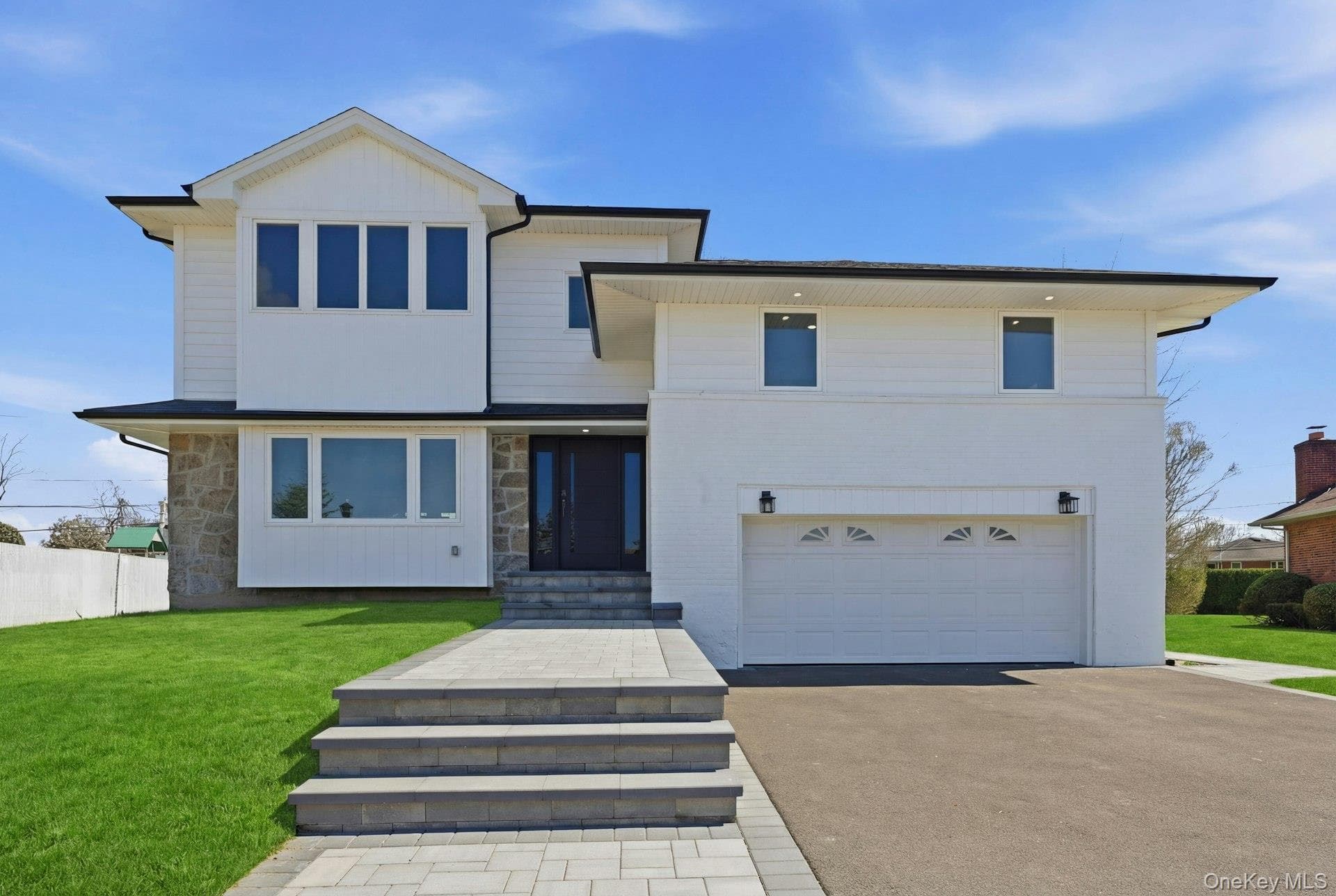2040 Wellington Court, Westbury