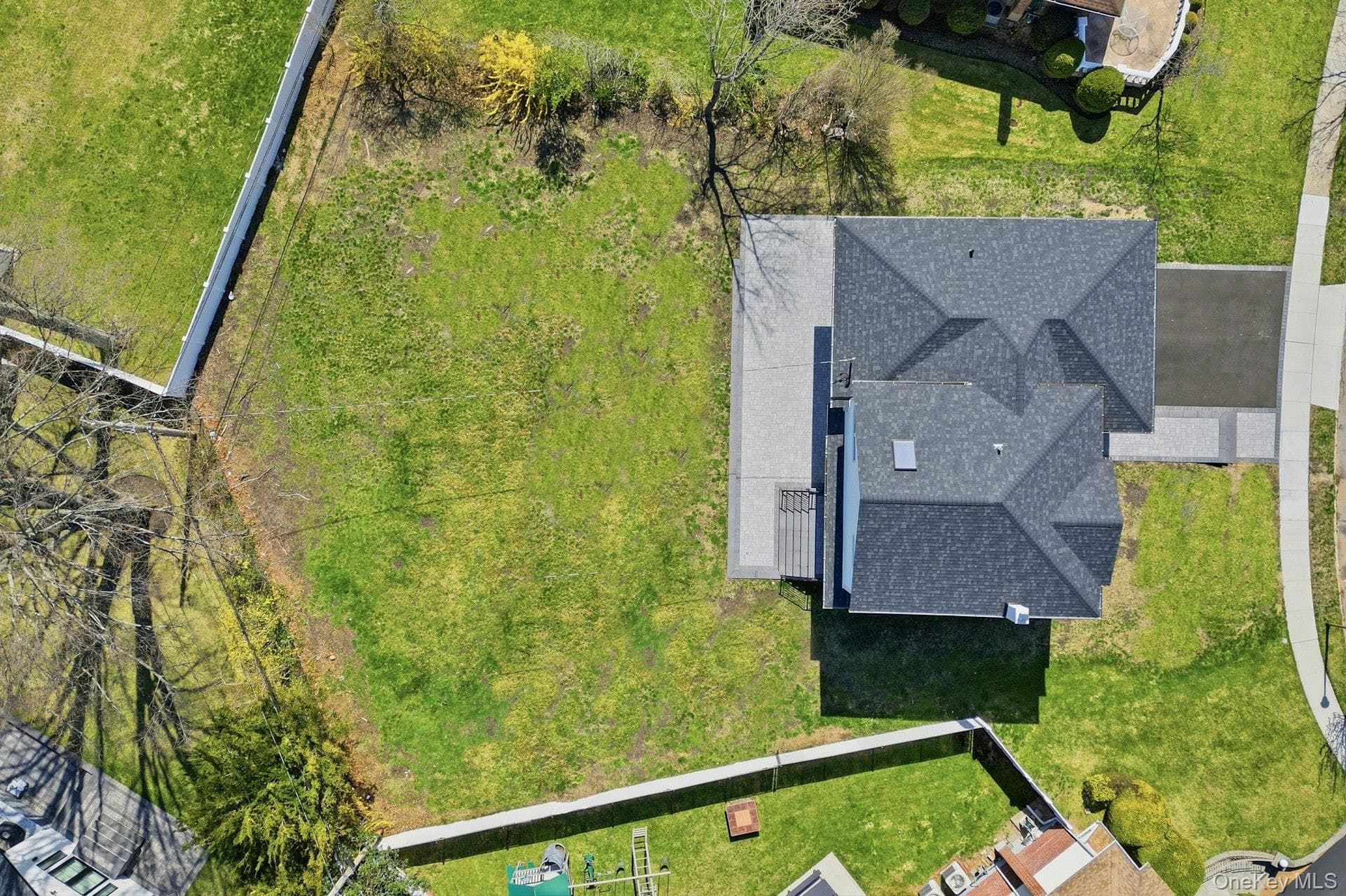 2040 Wellington Court thumbnail 45