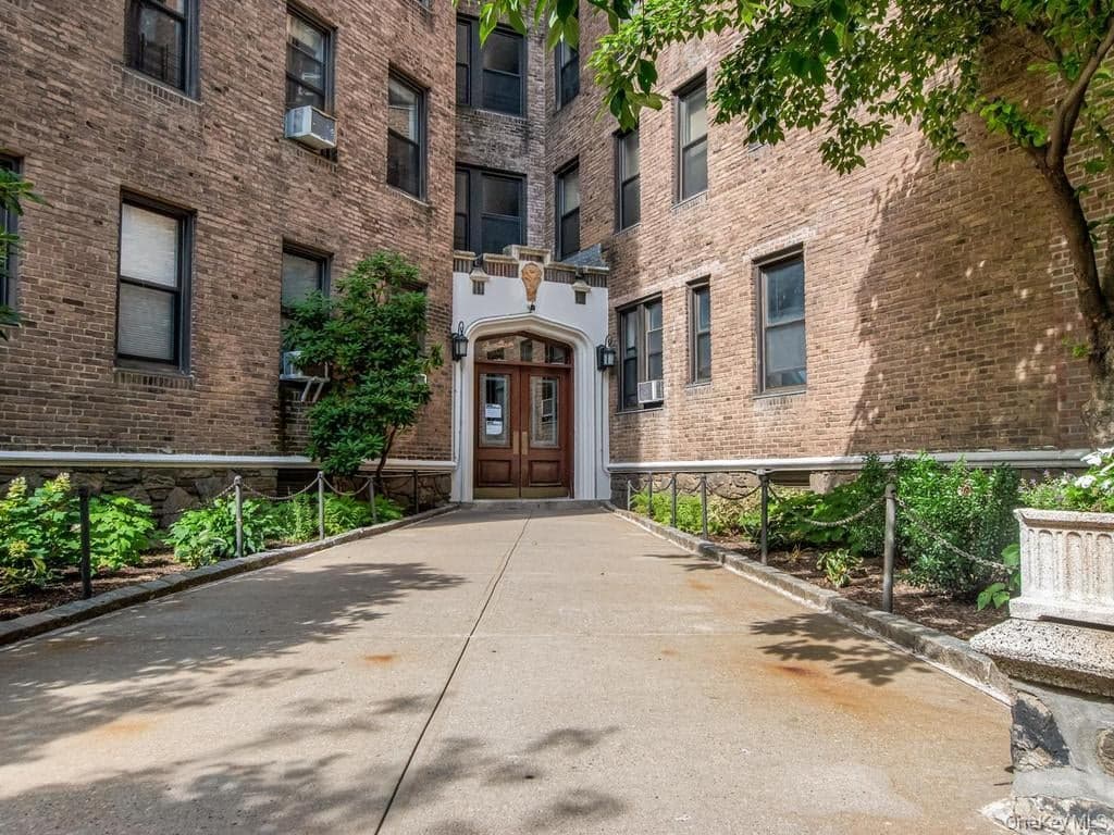 3875 Waldo Avenue Unit: 9R photo 1