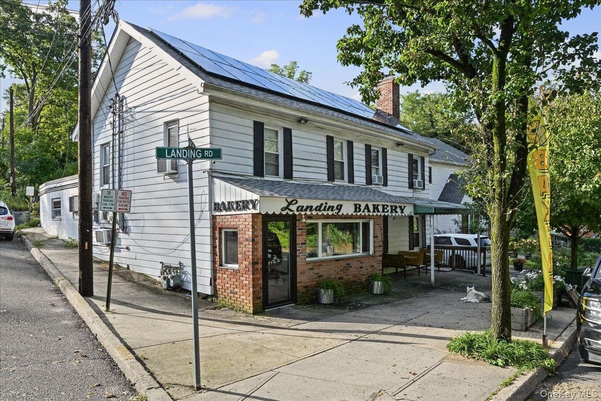 147 Landing Road, Glen Cove