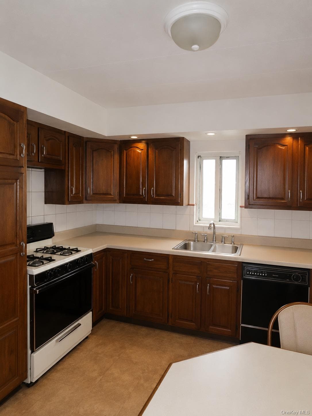 563 Ellsworth Avenue Unit: 3 thumbnail 3