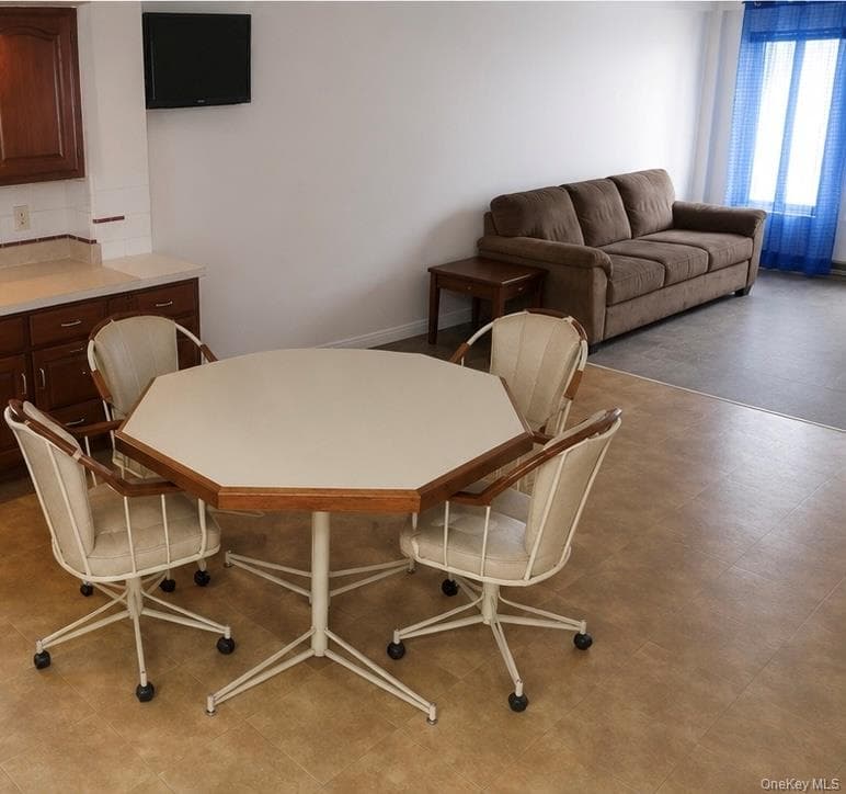 563 Ellsworth Avenue Unit: 3 thumbnail 4