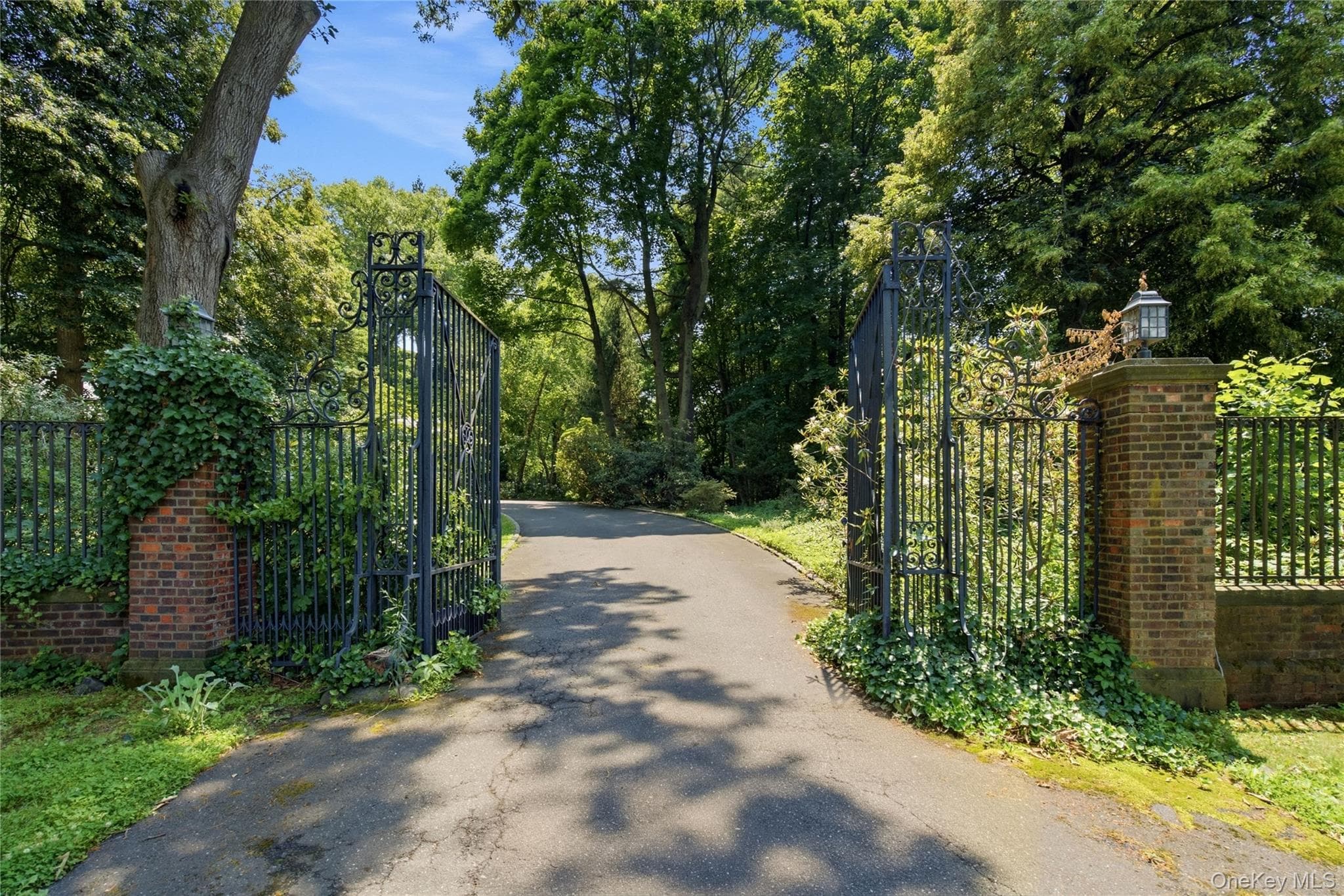 790 Bryant Avenue, Roslyn Harbor