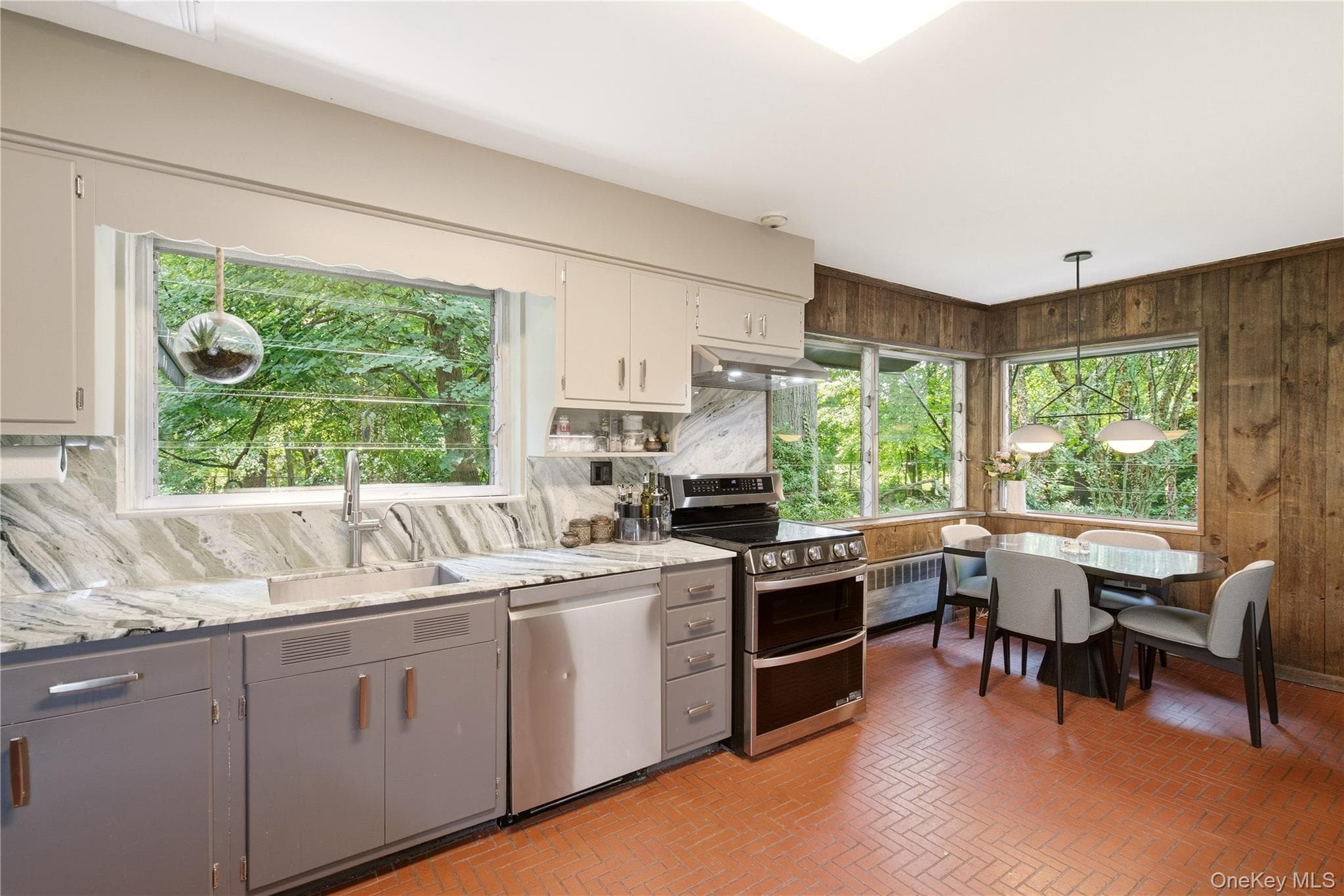 790 Bryant Avenue thumbnail 15