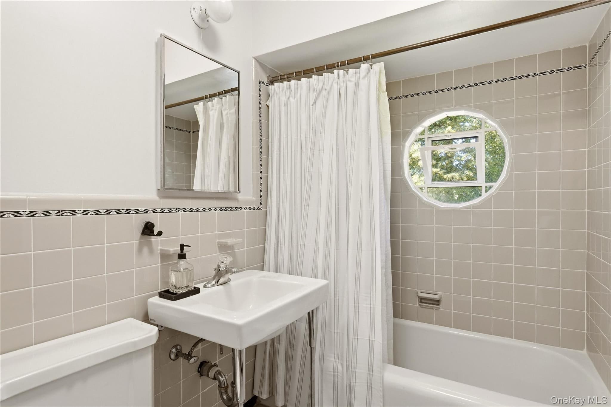 790 Bryant Avenue thumbnail 20