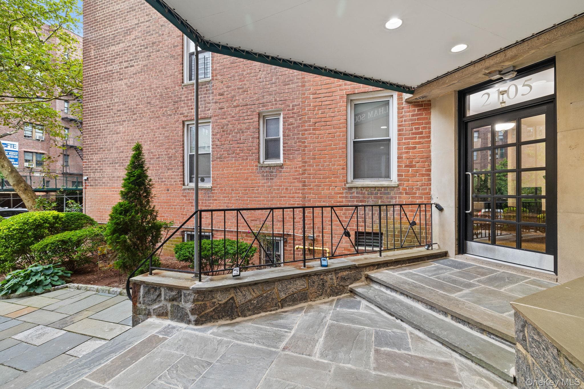 2105 Wallace Avenue Unit: 5A thumbnail 4