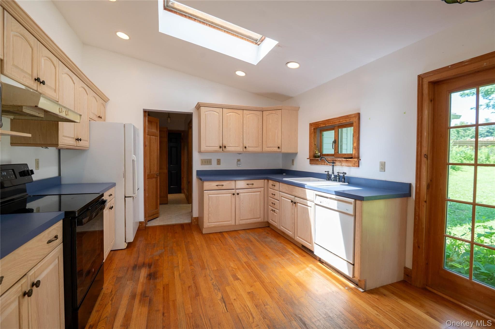 1402 Albany Avenue thumbnail 14