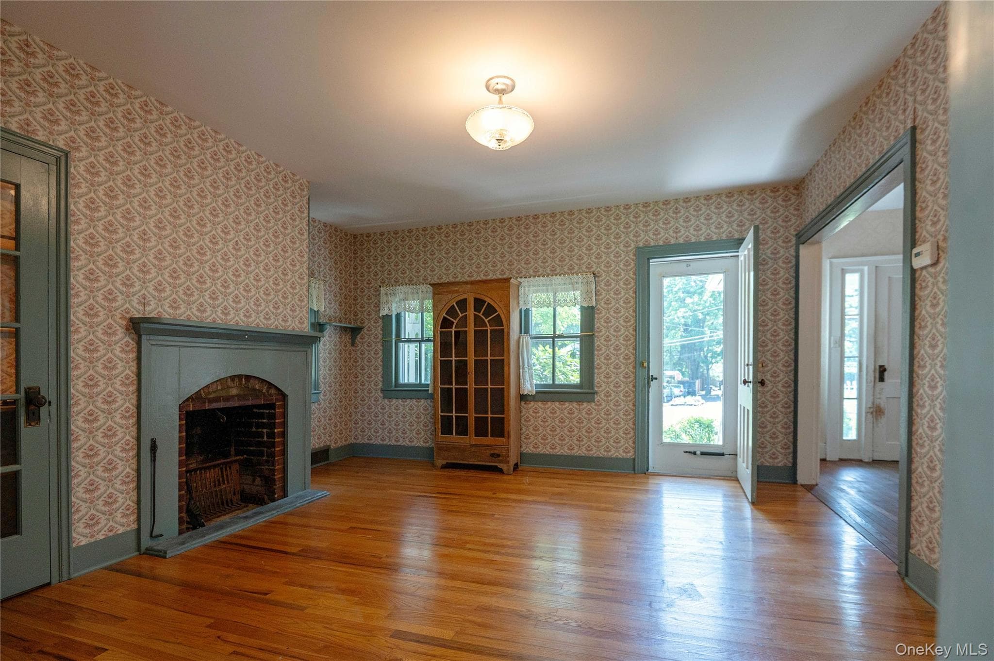 1402 Albany Avenue thumbnail 8