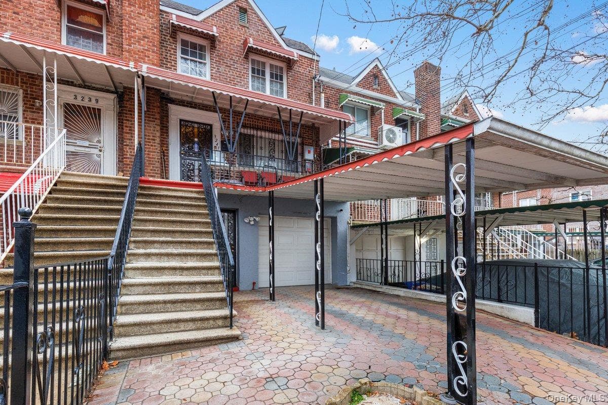 3241 Colden Avenue thumbnail 2