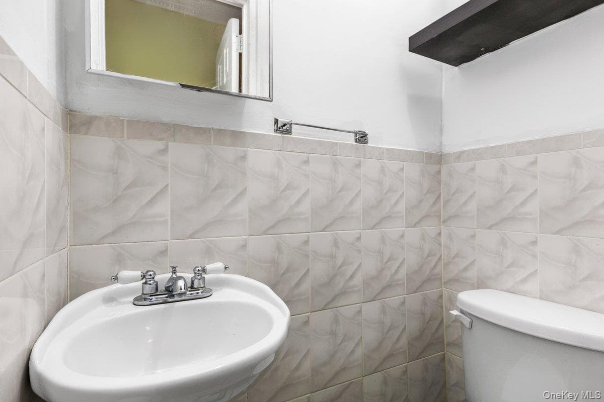 3241 Colden Avenue thumbnail 9