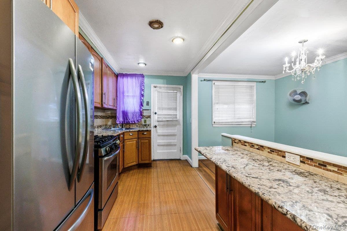3241 Colden Avenue thumbnail 6
