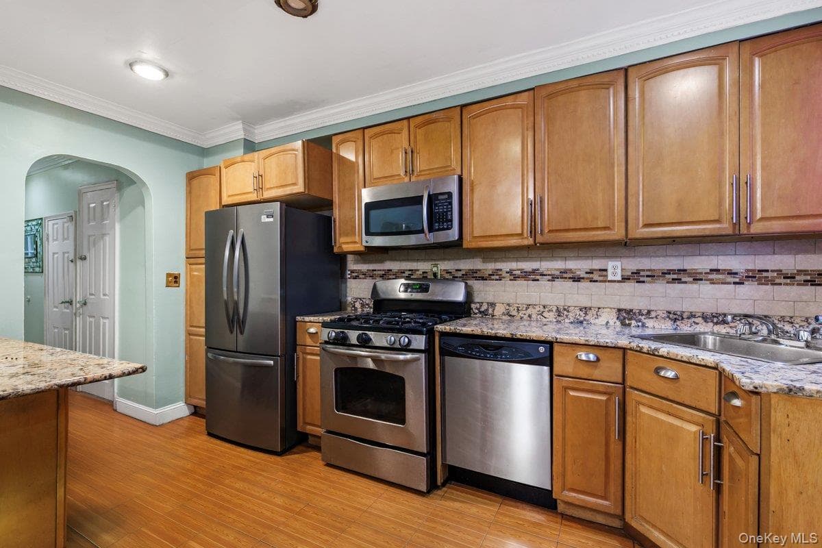 3241 Colden Avenue thumbnail 5