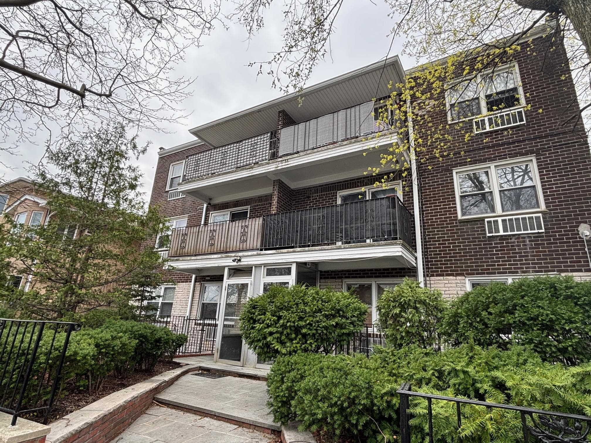 213-39 35 Ave Ave thumbnail 4