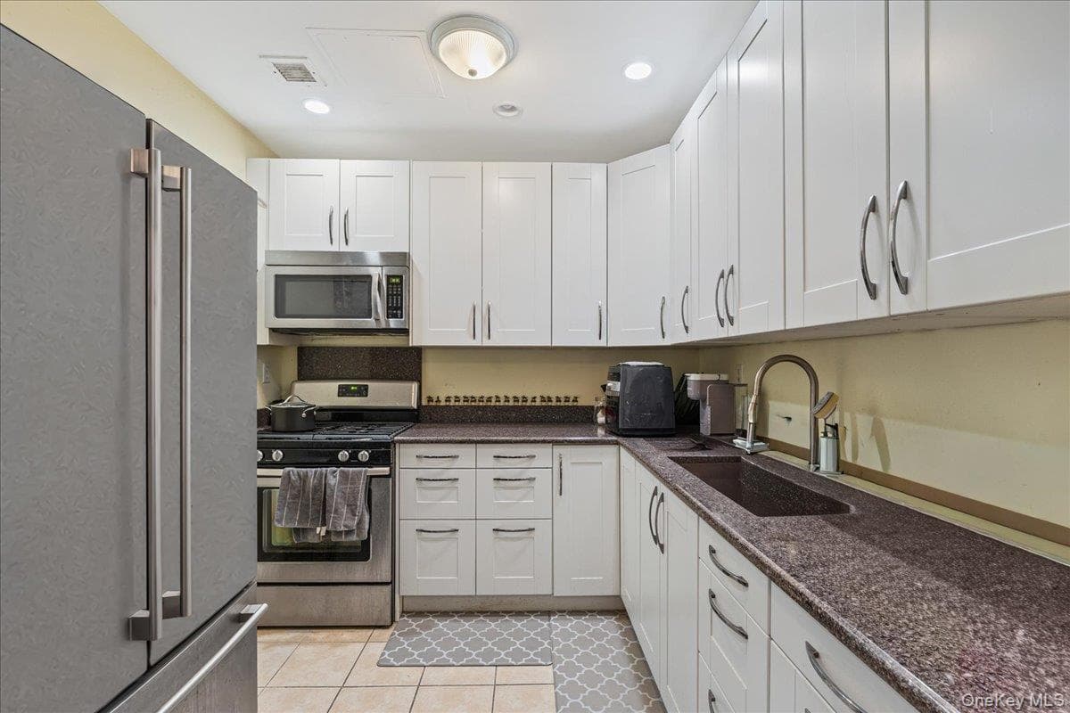 130 Post Avenue Unit: 324 thumbnail 4