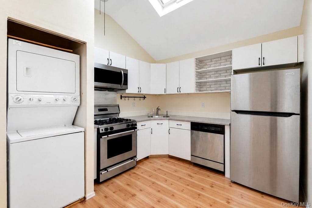 150-07 95th Street Unit: 3 thumbnail 5