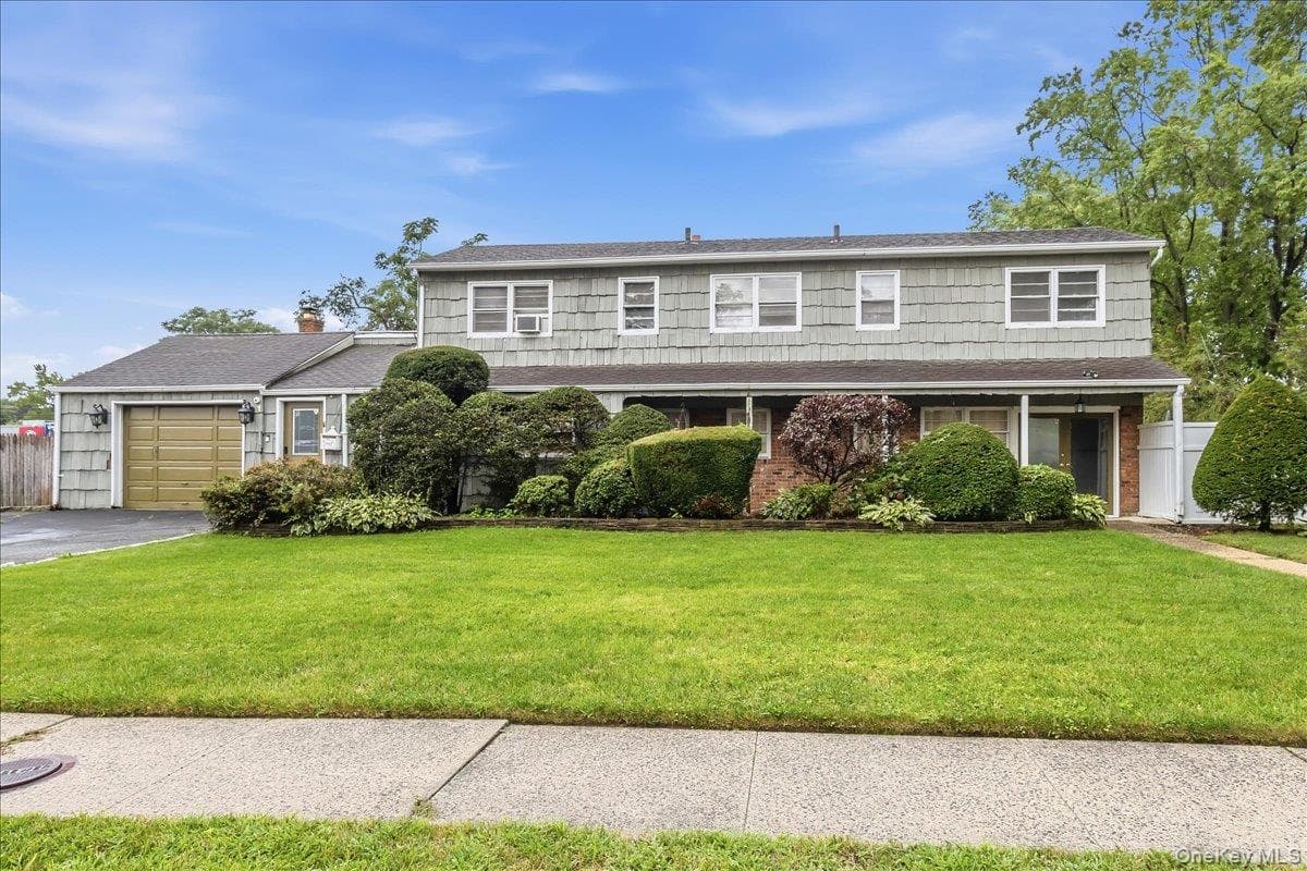 1 Greentree Circle, Westbury