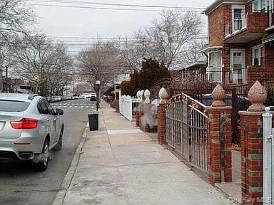 623 E 85th Street thumbnail 3