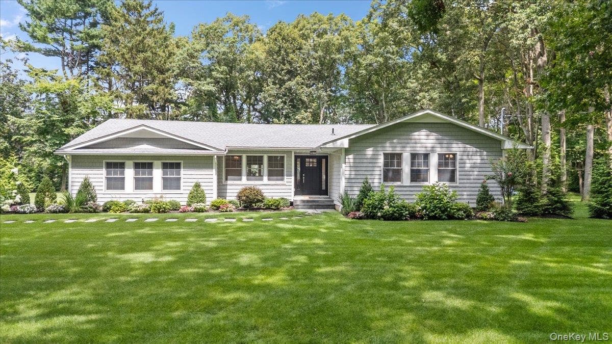 23 Overlook Drive, Laurel Hollow