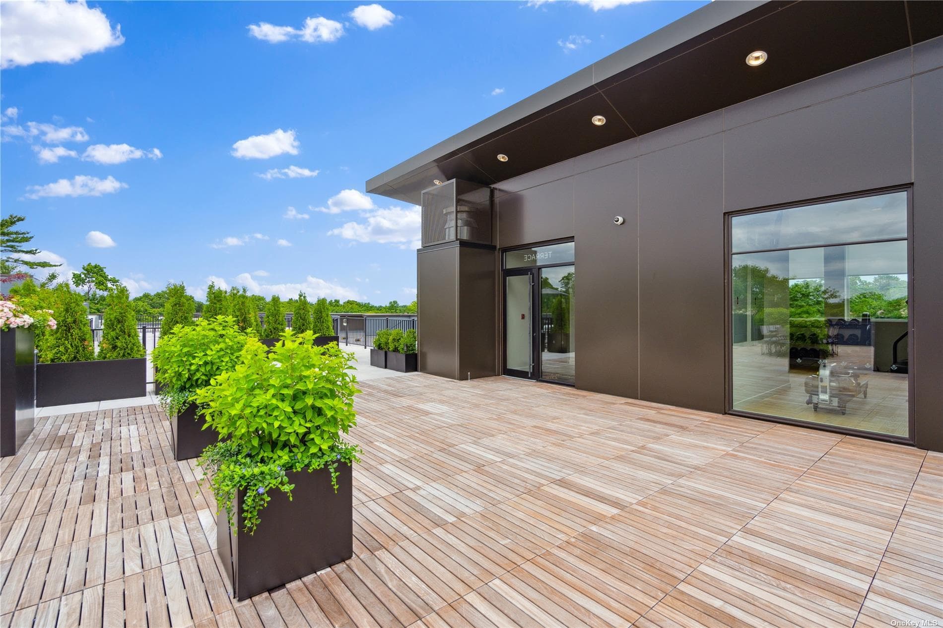 218 Middle Neck Road Unit: 202 thumbnail 18