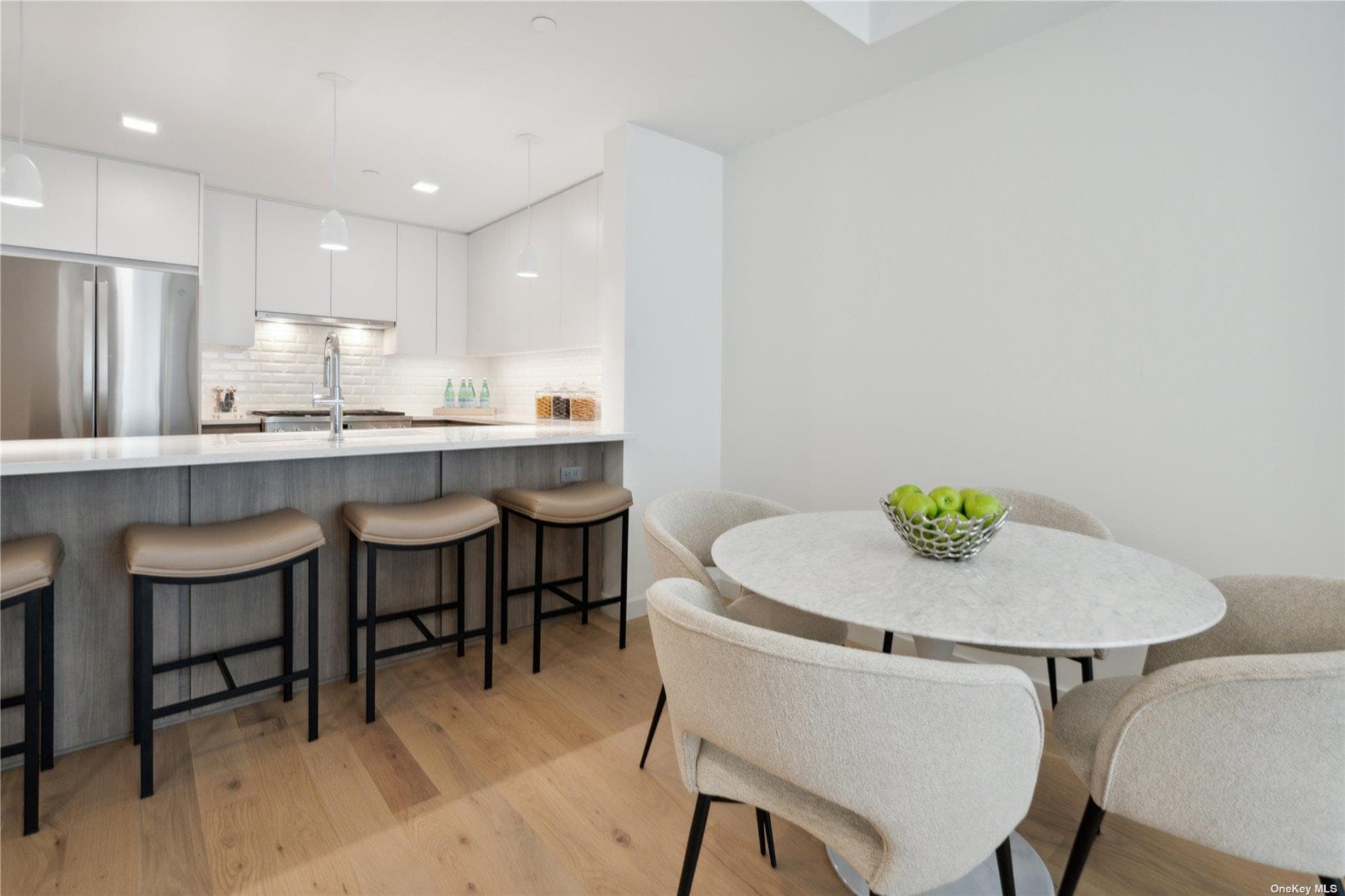 218 Middle Neck Road Unit: 202 thumbnail 8