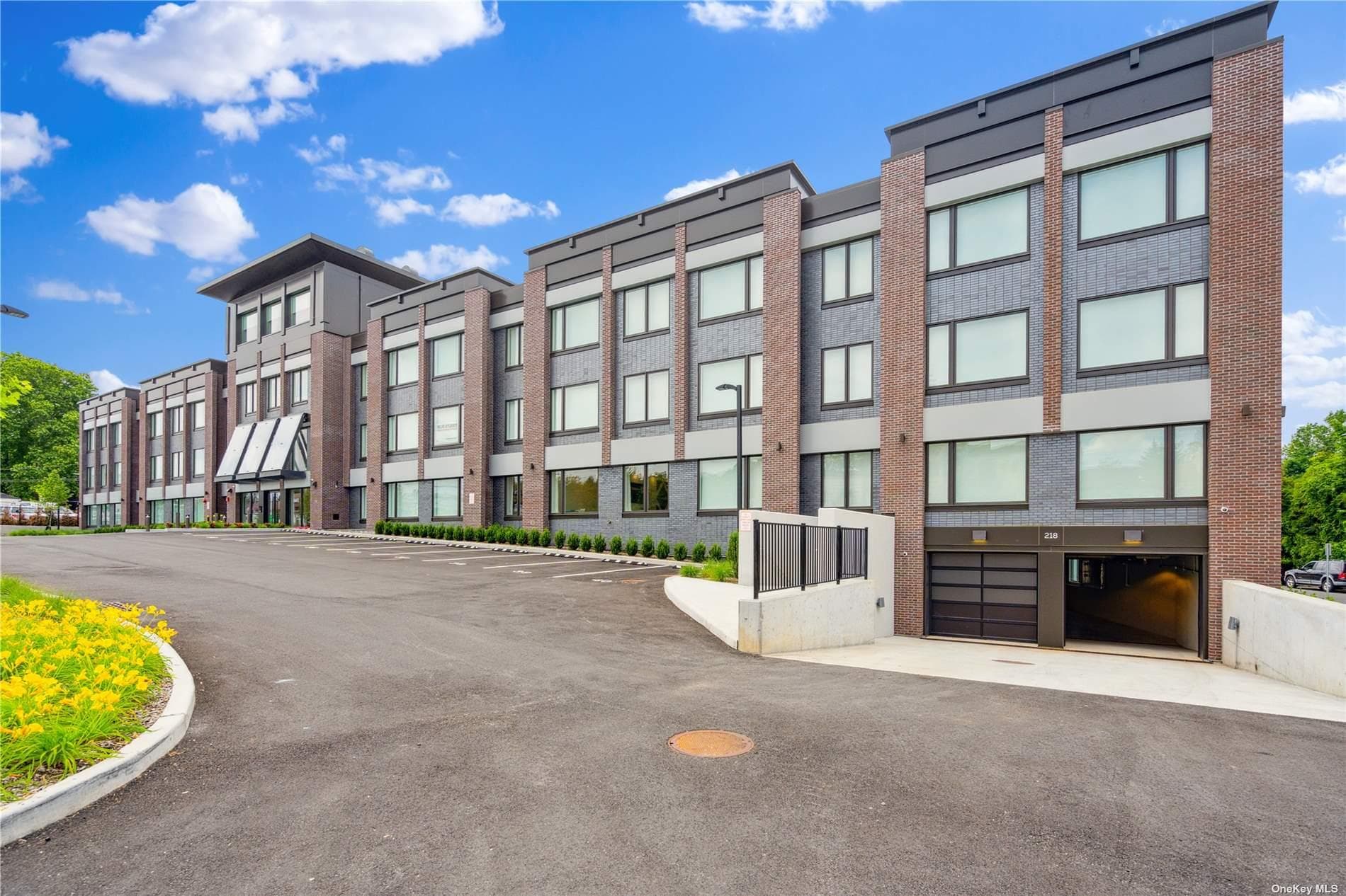 218 Middle Neck Road Unit: 202 thumbnail 2