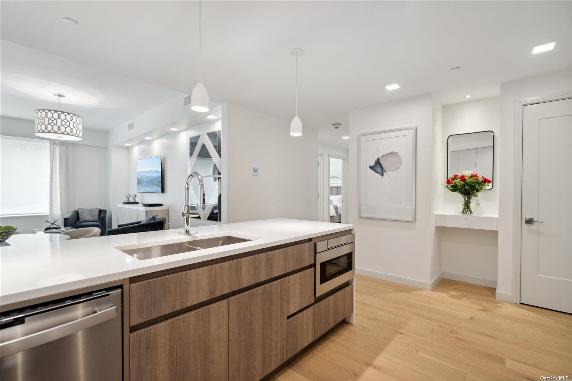 218 Middle Neck Road Unit: 202 thumbnail 9