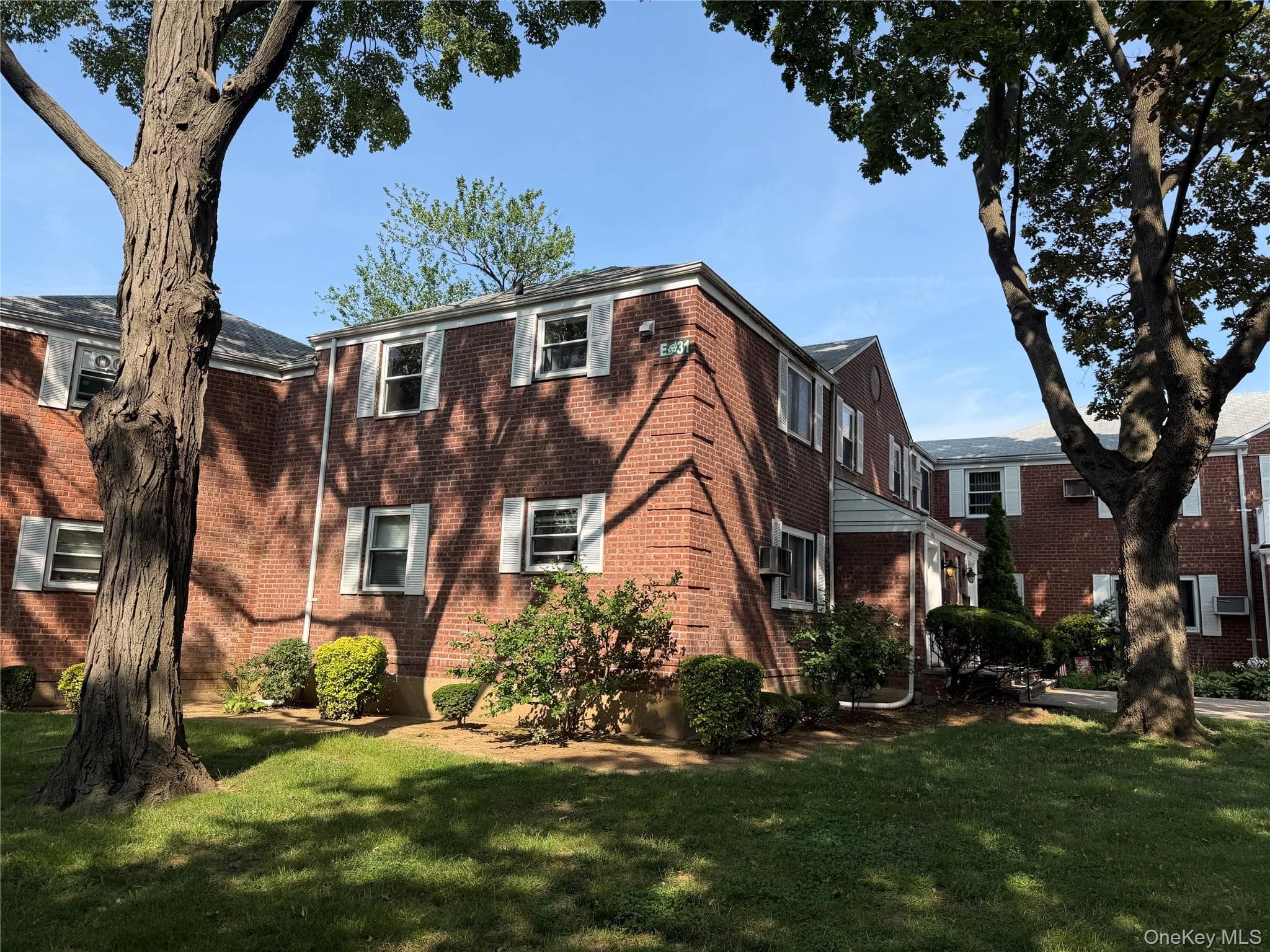255-49 75th Avenue Unit: 2nd Floor, Glen Oaks