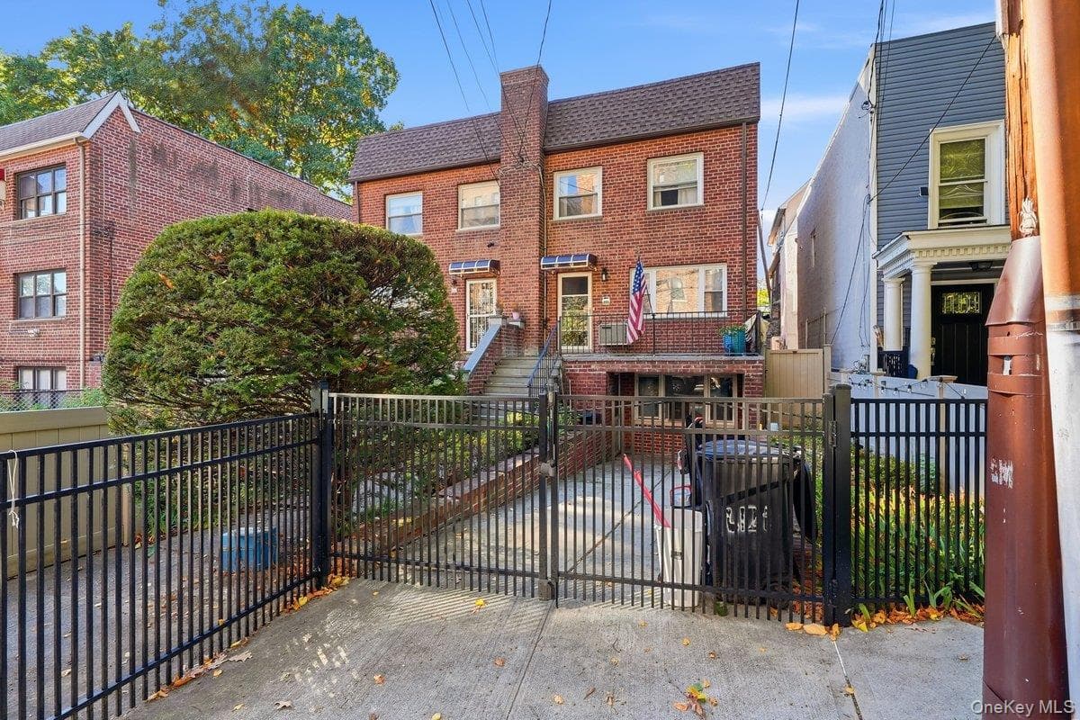 6121 Huxley Avenue thumbnail 2