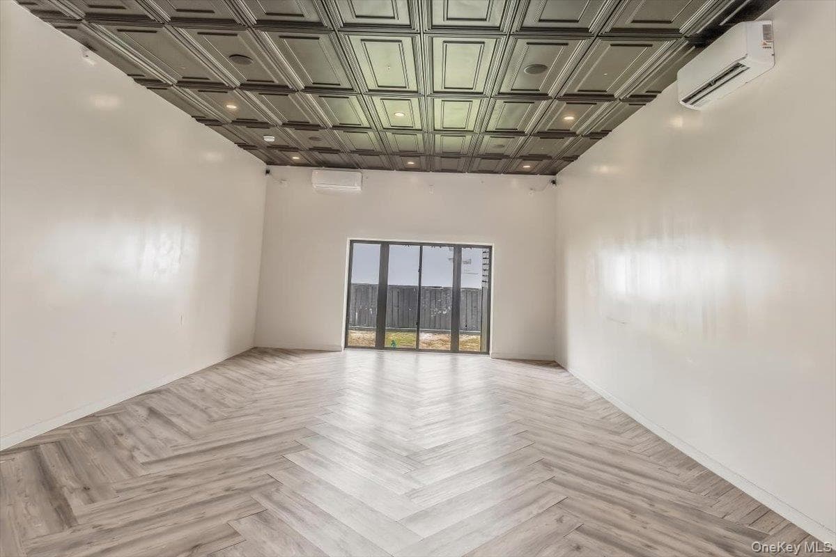 6717 Myrtle Avenue thumbnail 13