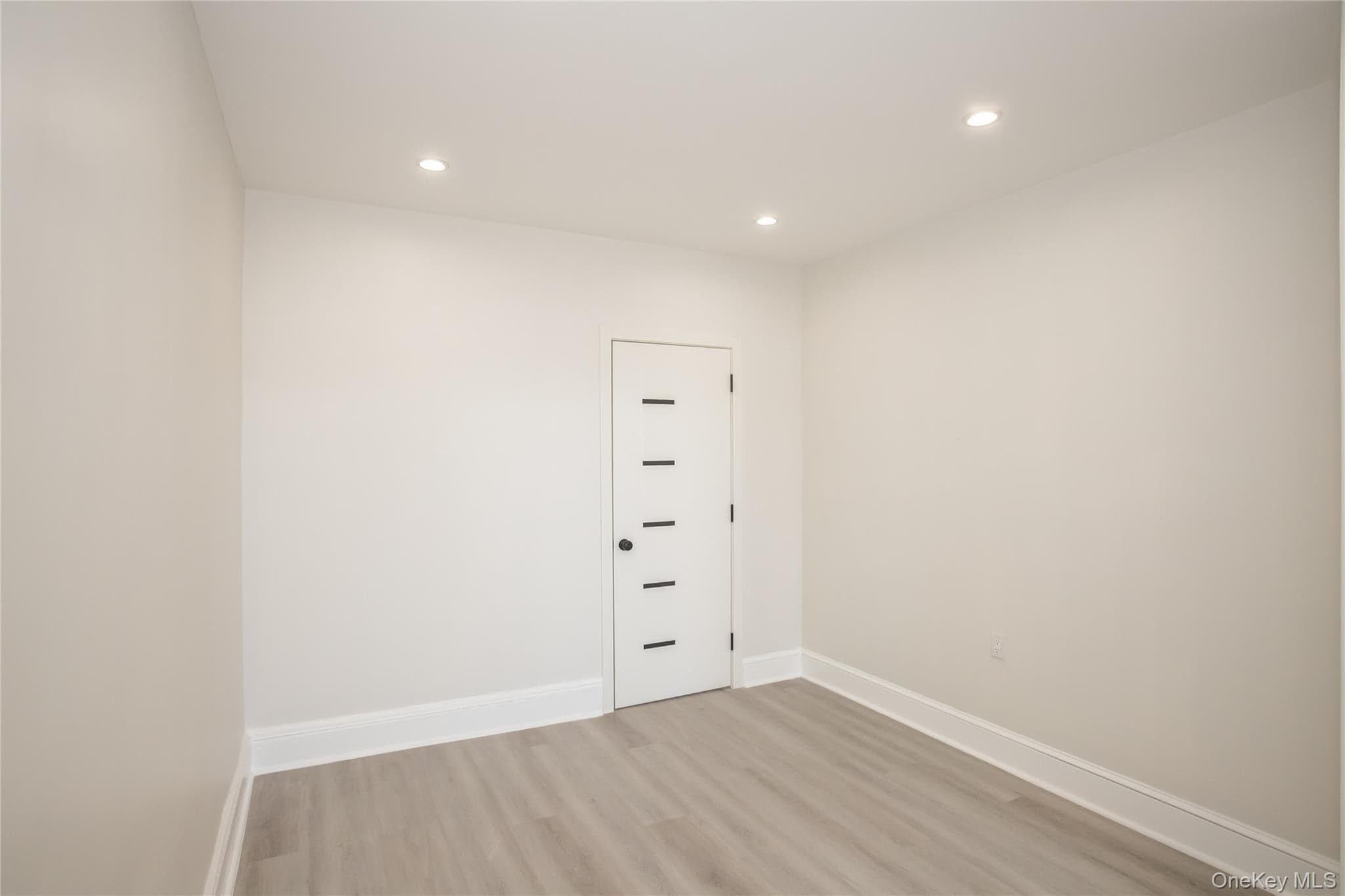 6717 Myrtle Avenue thumbnail 24