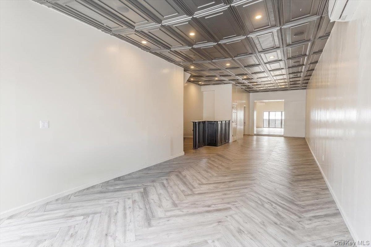 6717 Myrtle Avenue thumbnail 4