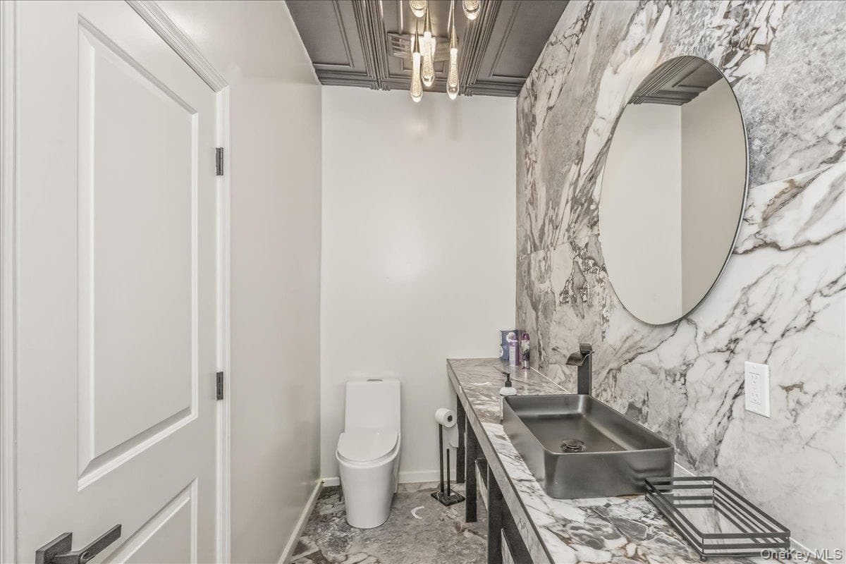 6717 Myrtle Avenue thumbnail 9