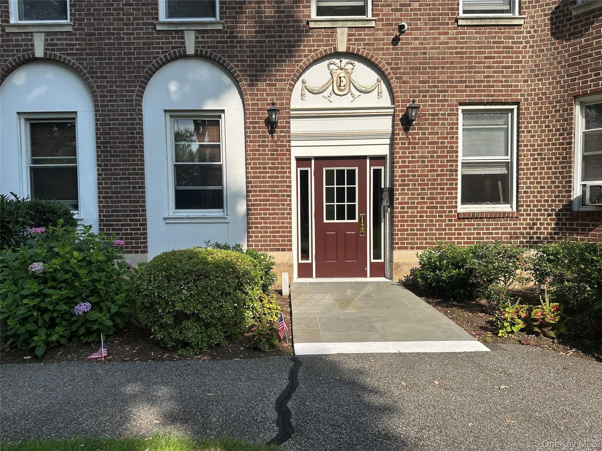 445 Gramatan Avenue Unit: EB1 thumbnail 3