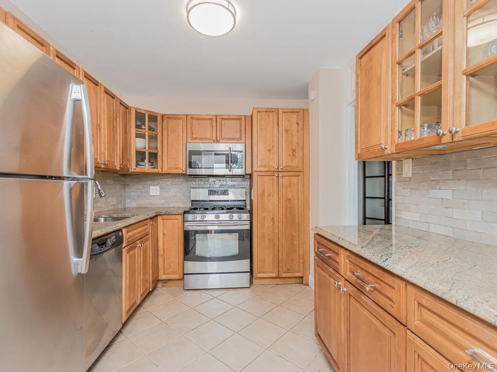 3935 Blackstone Avenue Unit: 8A thumbnail 2